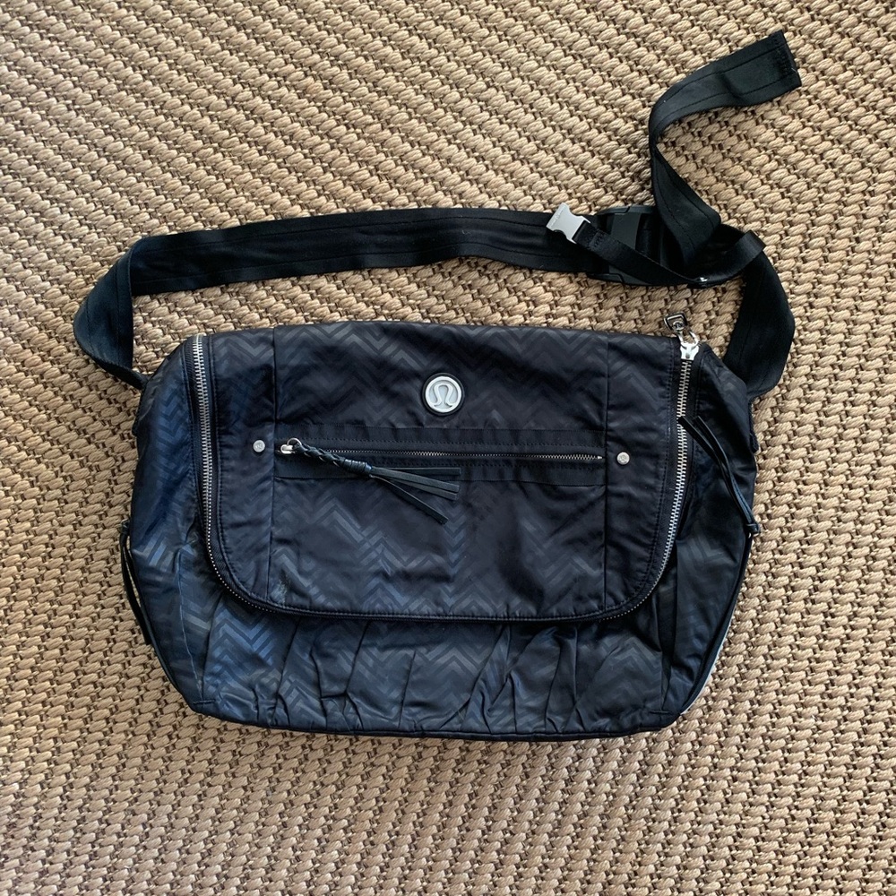 Lululemon Yoga Moto Messenger Bag 💼 🧘